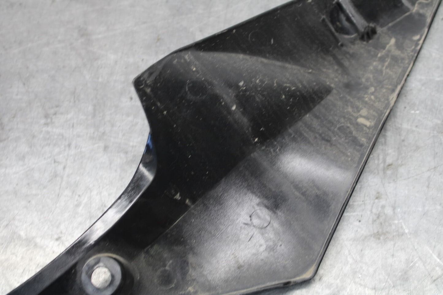 06-07 SUZUKI GSXR 600 LEFT GAS TANK FUEL CELL PANEL COVER TRIM COWL  BB694