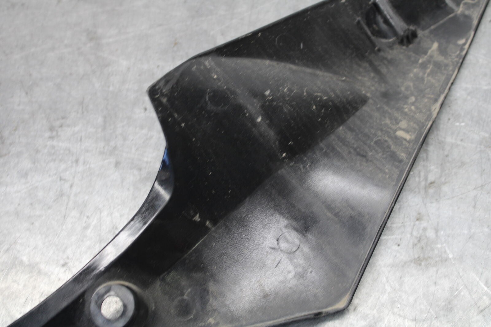 06-07 SUZUKI GSXR 600 LEFT GAS TANK FUEL CELL PANEL COVER TRIM COWL  BB694