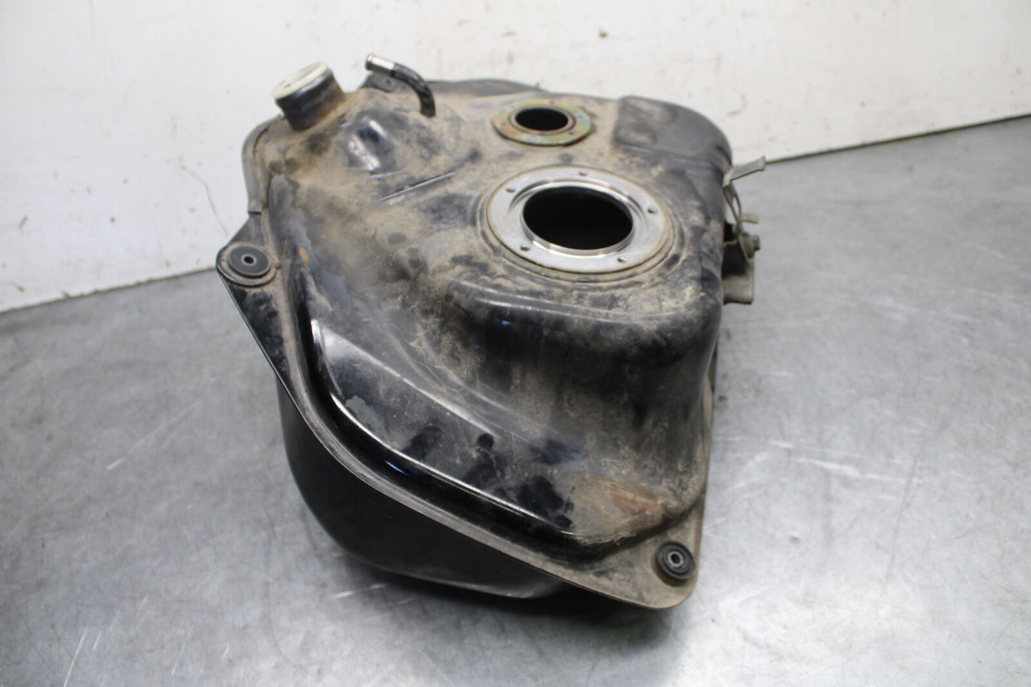 05-09 SUZUKI BOULEVARD C90 GAS TANK FUEL PETROL RESERVOIR BB692