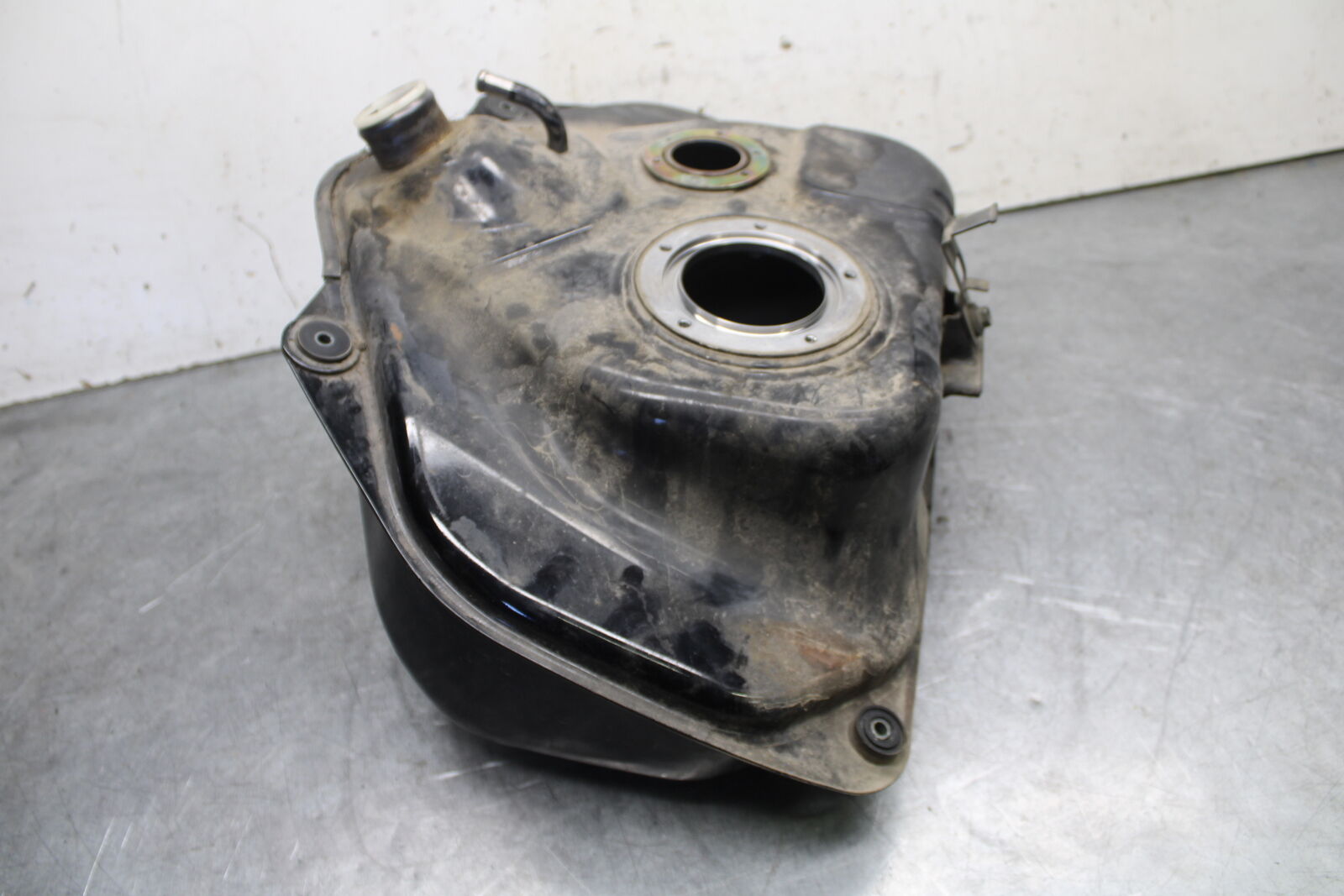 05-09 SUZUKI BOULEVARD C90 GAS TANK FUEL PETROL RESERVOIR BB692