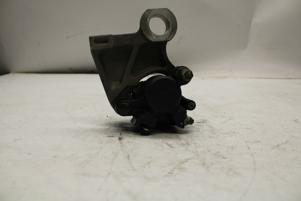 08-17 YAMAHA YZF R6 REAR BACK BRAKE CALIPER W MOUNT BRACKET BB354