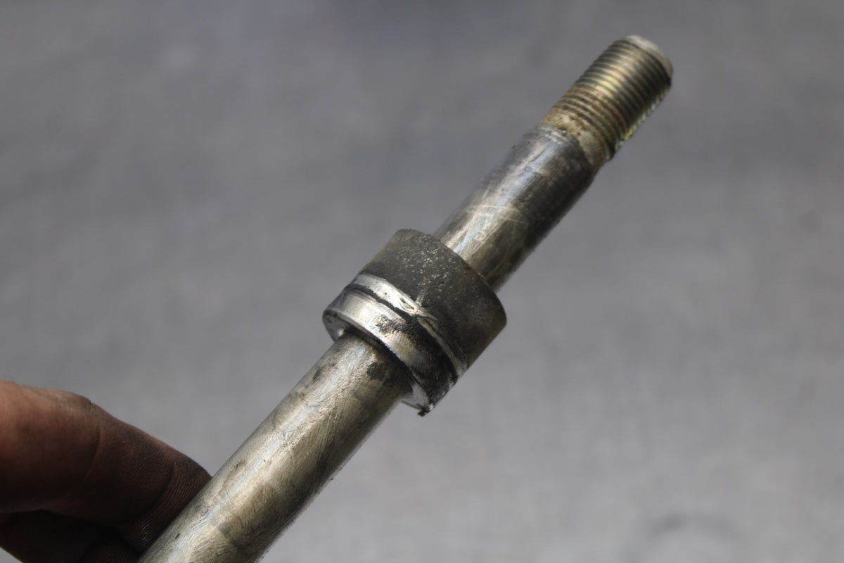 08 YAMAHA V STAR 1100 XVS1100AW CLASSIC FRONT WHEEL RIM AXLE PIVOT BOLT BB916