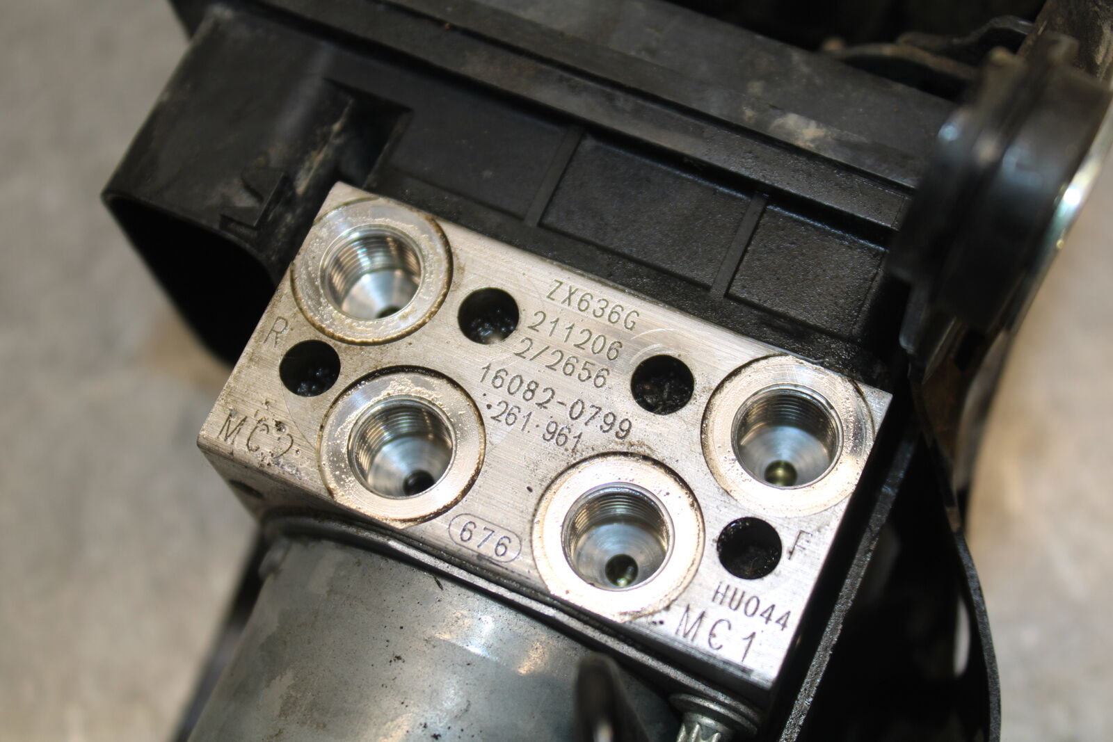 19-23 KAWASAKI NINJA ZX6R ABS PUMP UNIT MODULE BB701