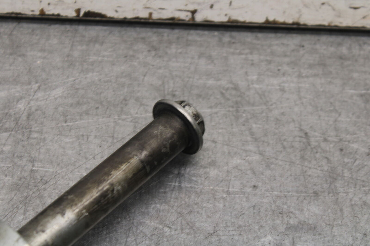 05-06 SUZUKI BOULEVARD M50 REAR AXLE BACK WHEEL RIM PIVOT BOLT AXEL BB671