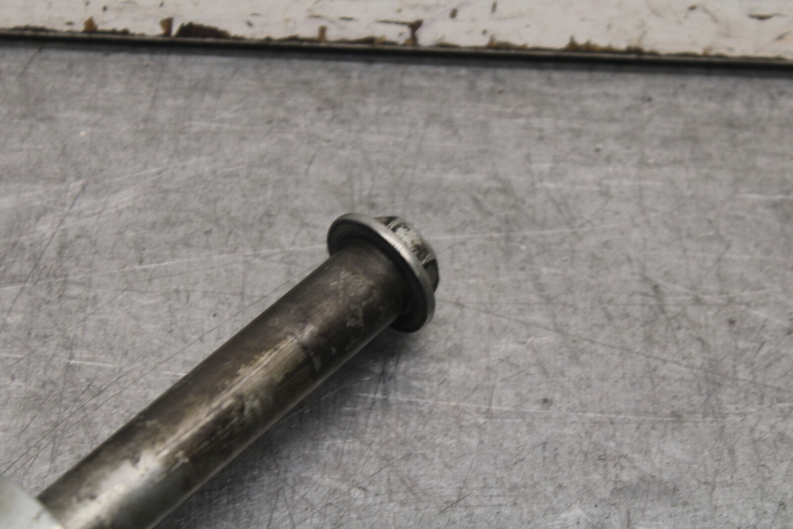 05-06 SUZUKI BOULEVARD M50 REAR AXLE BACK WHEEL RIM PIVOT BOLT AXEL BB671