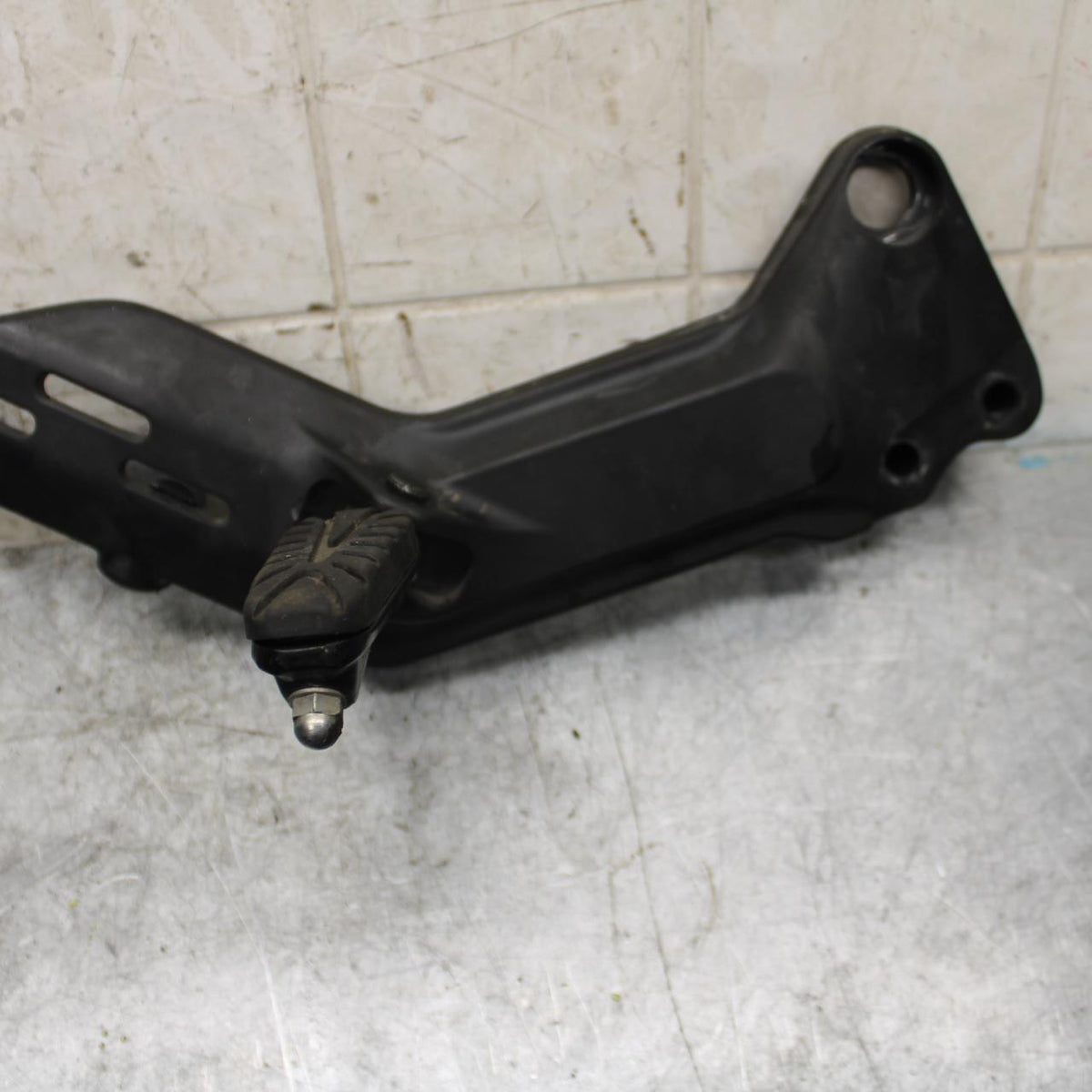 22-23 HUSQVARNA VITPILEN 401 RIGHT REARSET REAR SET DRIVER FOOT PEG REST  BB541