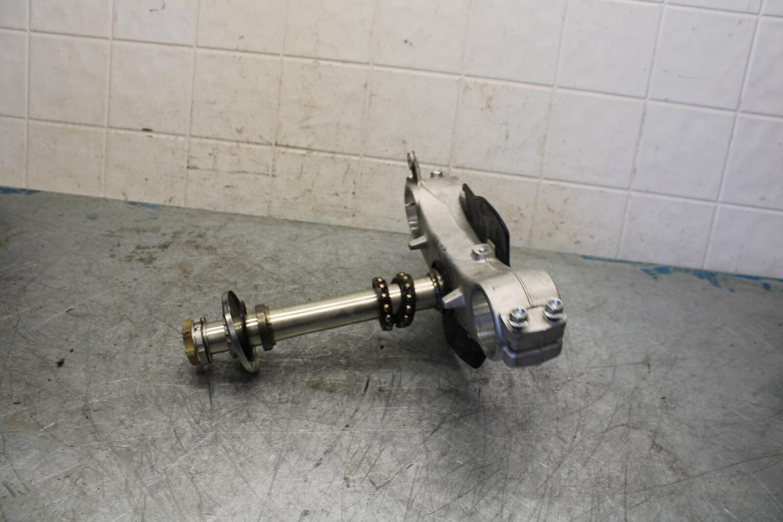 08-10 SUZUKI GSXR600 FRONT FORKS CLAMP LOWER TRIPLE TREE STEM BB430