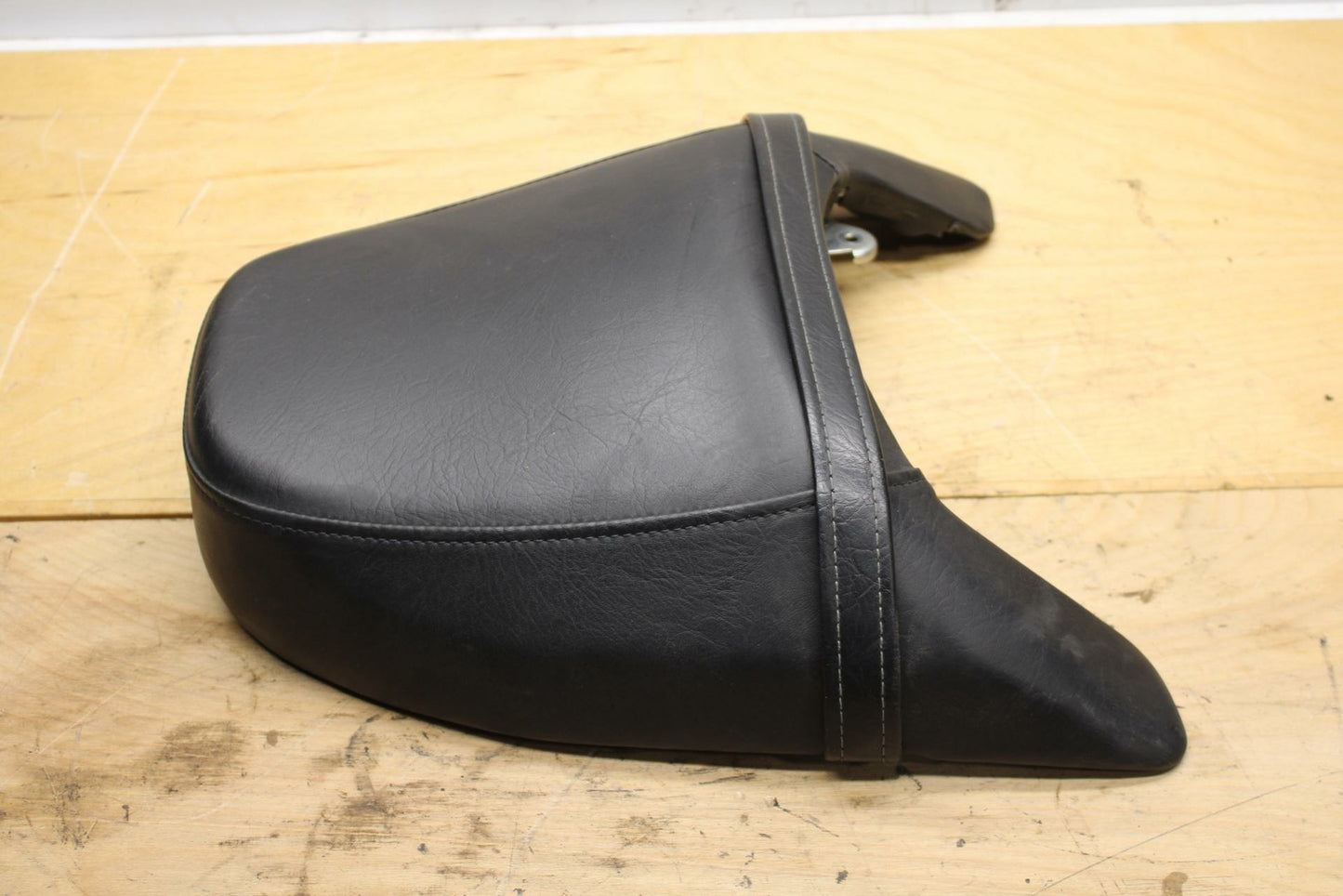 09-10 SUZUKI BOULEVARD M109R REAR BACK PASSENGER  SEAT PAD SADDLE PILLION  BB318