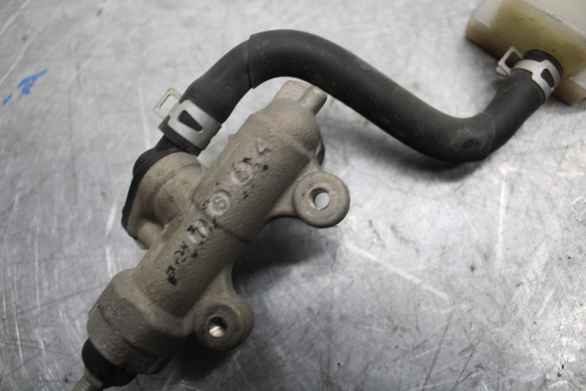 1998 Suzuki TL1000S REAR BACK BRAKE MASTER CYLINDER W RESERVOIR BB508