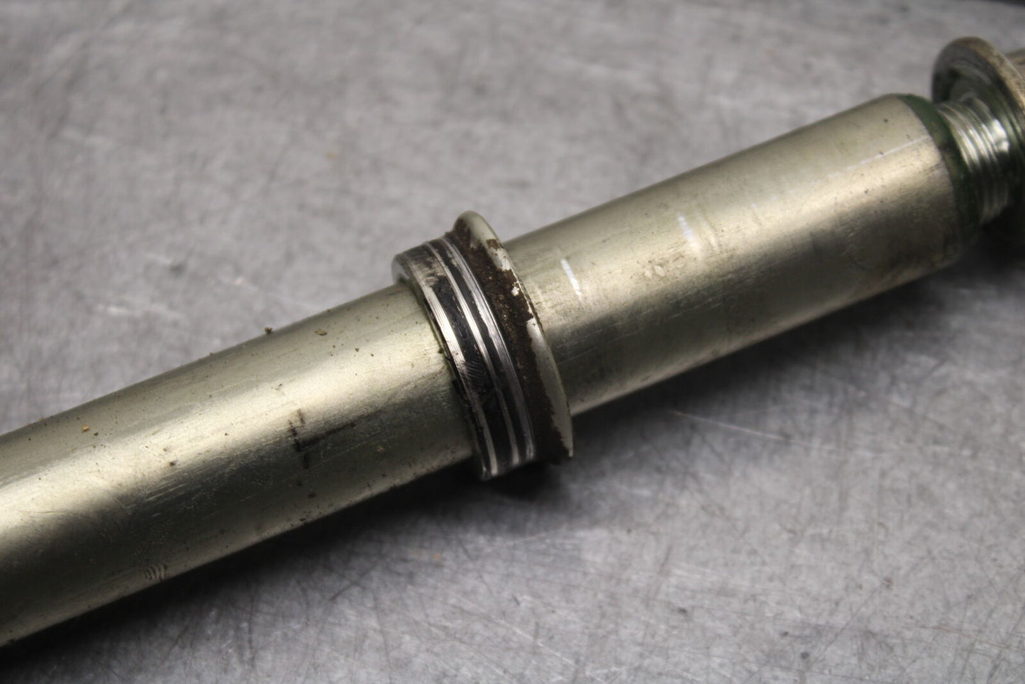 06-07 SUZUKI GSXR750 FRONT WHEEL RIM AXLE PIVOT BOLT 54711-41G00 BB670