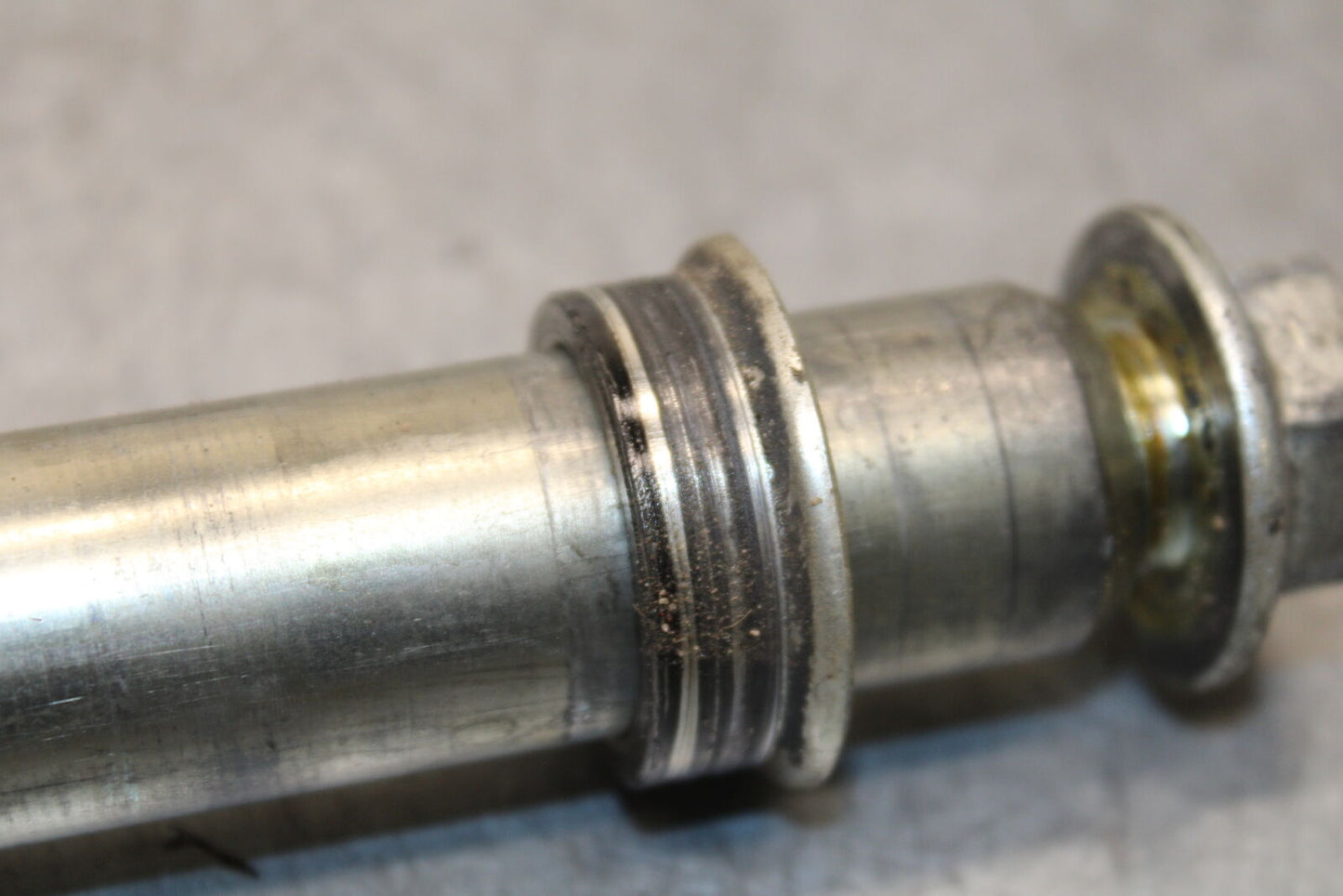 08-09 SUZUKI GSXR600 FRONT WHEEL RIM AXLE PIVOT BOLT BB728