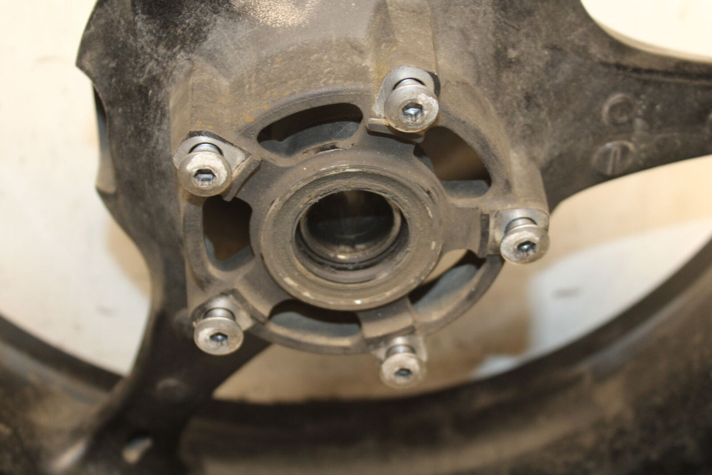06-07 SUZUKI GSXR750 REAR WHEEL BACK RIM BB670