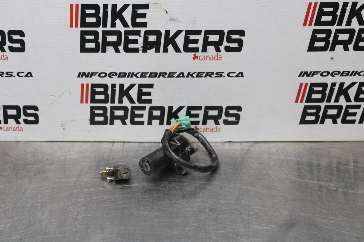 86 SUZUKI GSXR1100 G IGNITION LOCK NO KEY SET AND SEAT LOCK BB02
