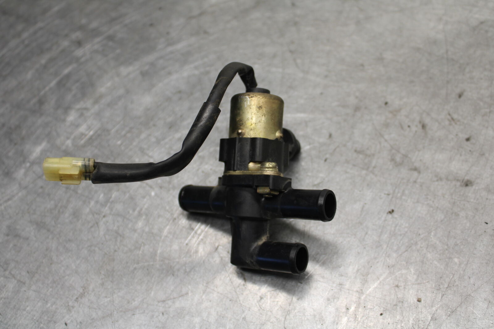 04-06 YAMAHA YZF R1 AIR VALVE SOLENOID TOP ENGINE SWITCH SENSOR BB659
