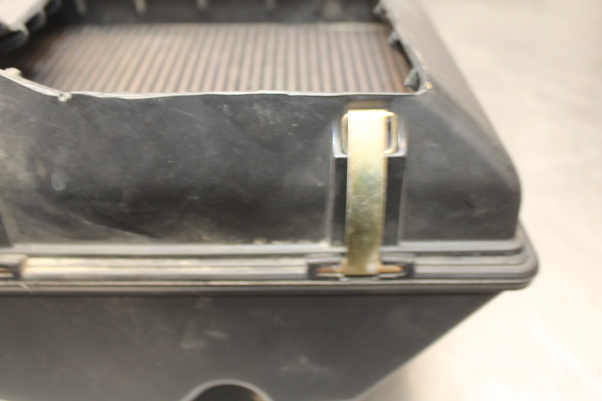 02 DUCATI MONSTER 620 AIRBOX AIR INTAKE FILTER BOX BB851