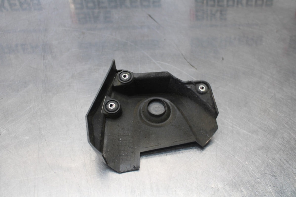 16 YAMAHA XSR900 ENGINE SPROCKET COVER BB786