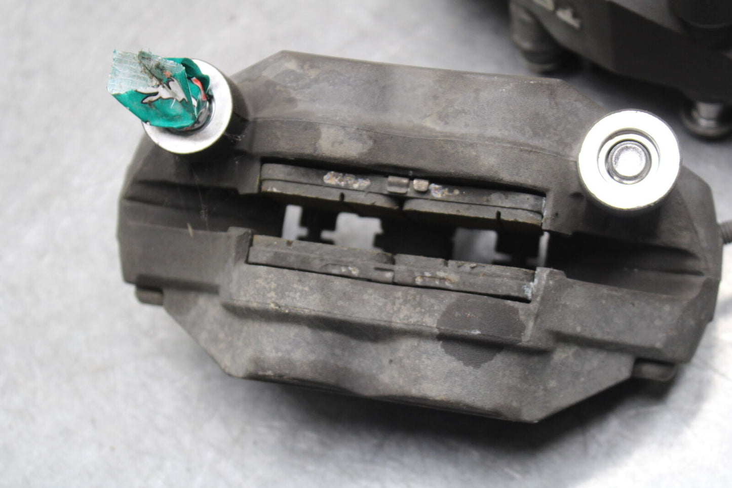 06-07 SUZUKI GSXR750 RIGHT LEFT FRONT BRAKE CALIPER SET PAIR CALIPERS BB670