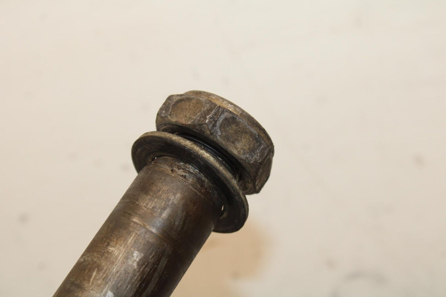 03-04 HONDA CBR600RR REAR AXLE BACK WHEEL RIM BOLT AXEL 42301-MEE-000 BB628