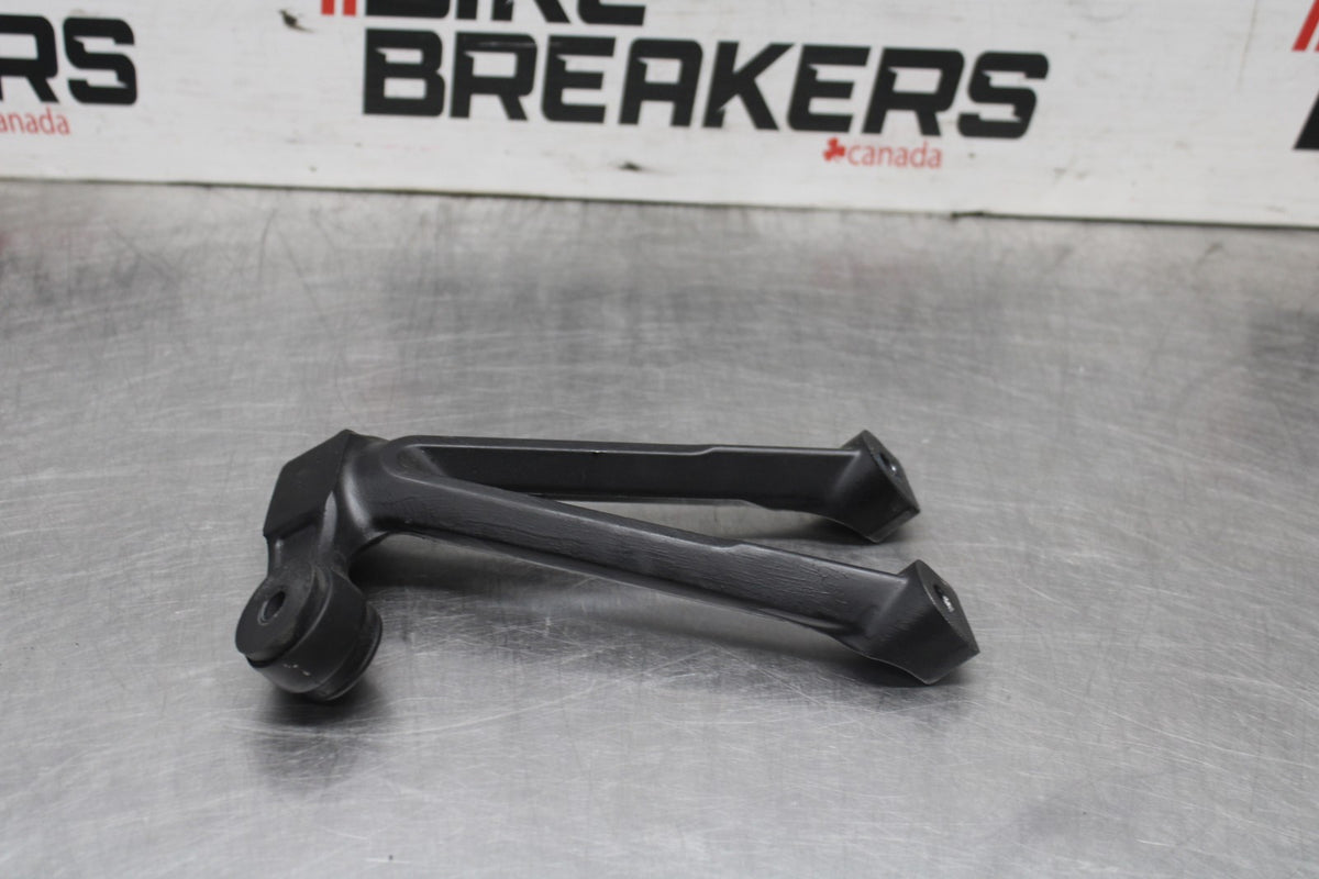 07-08 SUZUKI GSXR1000 EXHAUST PIPE MUFFLER HANGER MOUNT BB944