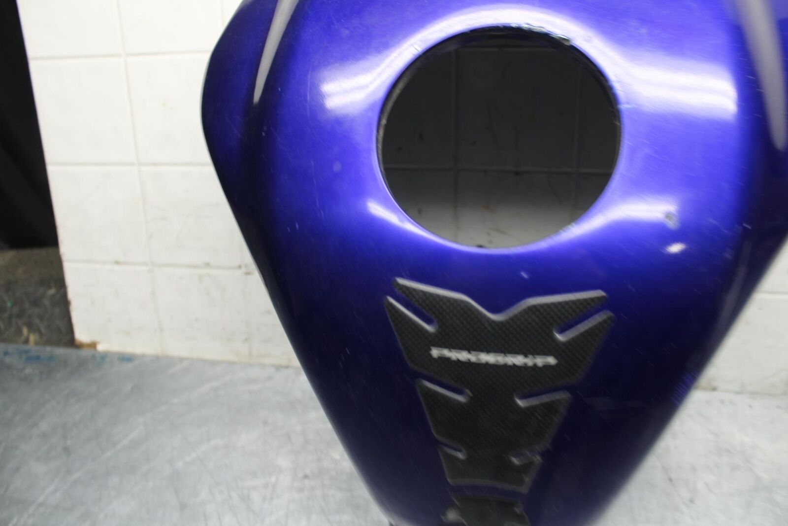 05-06 HONDA CBR600RR GAS TANK FUEL CELL COVER FAIRING COWL 83150-MEE-A10ZA BB484