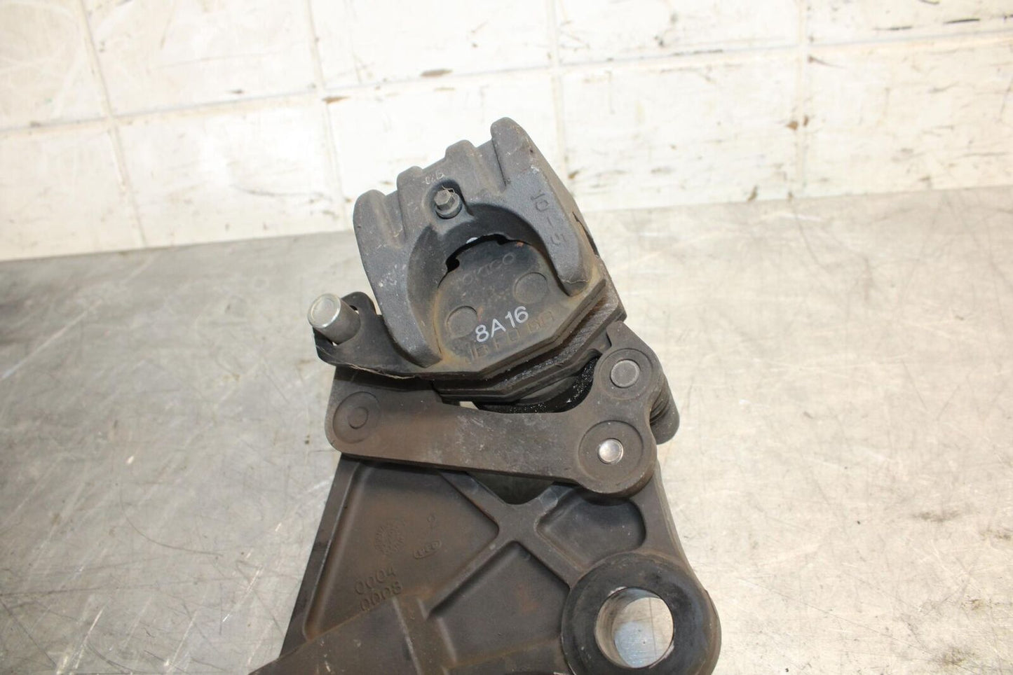 2008 Kawasaki Ninja ZX10R ZX1000E REAR BACK BRAKE CALIPER W MOUNT BRACKET BB524