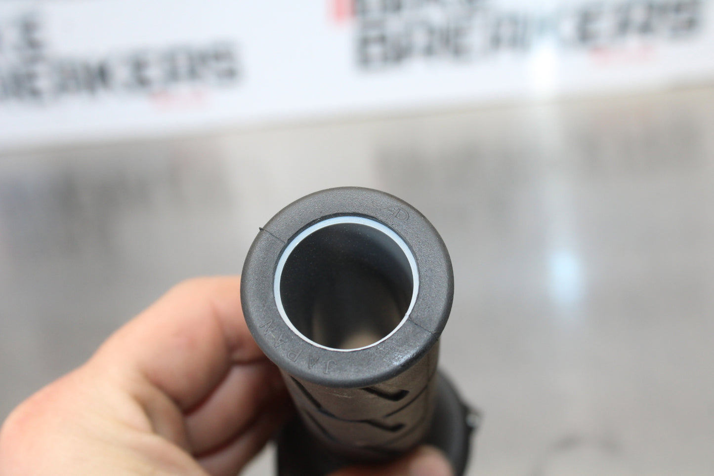 23-24 KAWASAKI NINJA ZX14R NEW!! THROTTLE CABLE LINE HOUSING GUIDE BB169