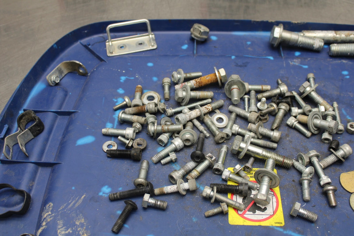 09 HARLEY-DAVIDSON SPORTSTER 1200 CUSTOM XL1200C MOUNTING BOLTS HARDWARE BB776