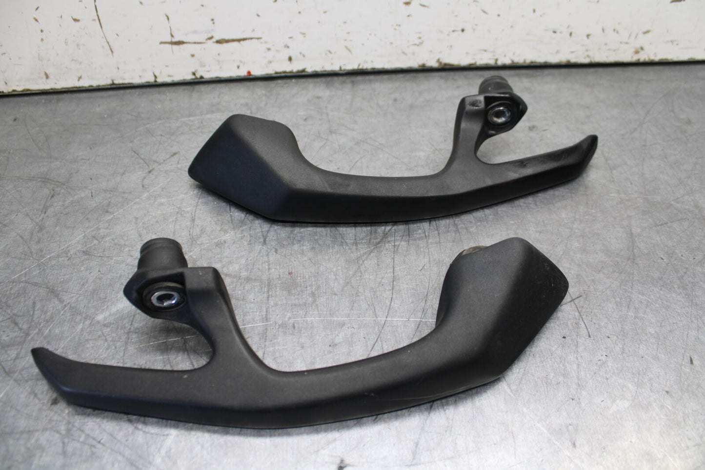 12-17 KAWASAKI ER-6N Z650 PASSENGER REAR SEAT GRAB BAR HANDLE SET BB709