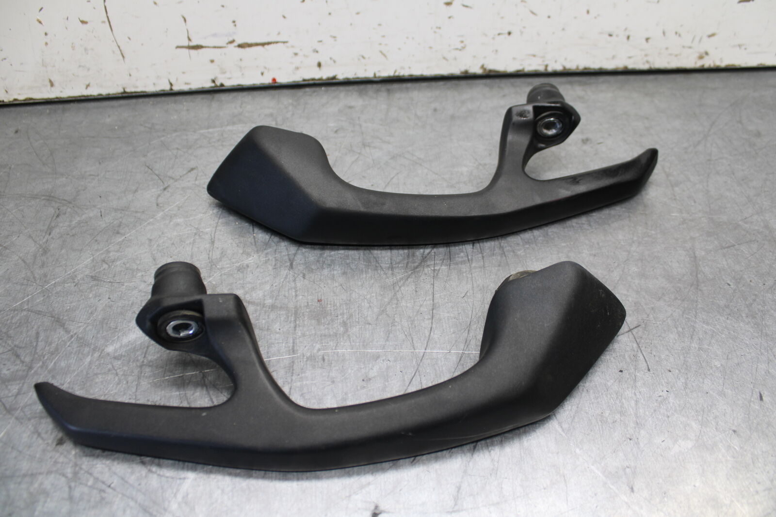 12-17 KAWASAKI ER-6N Z650 PASSENGER REAR SEAT GRAB BAR HANDLE SET BB709