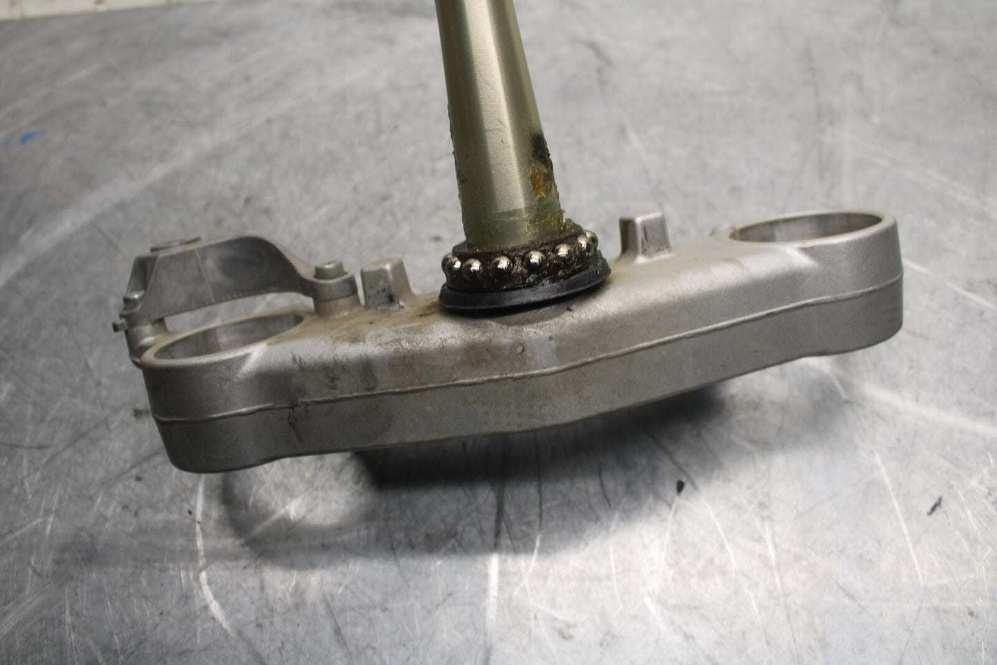 2013 Yamaha YZF R1  FORKS CLAMP LOWER TRIPLE TREE STEM 14B-23340-10-00  BB507