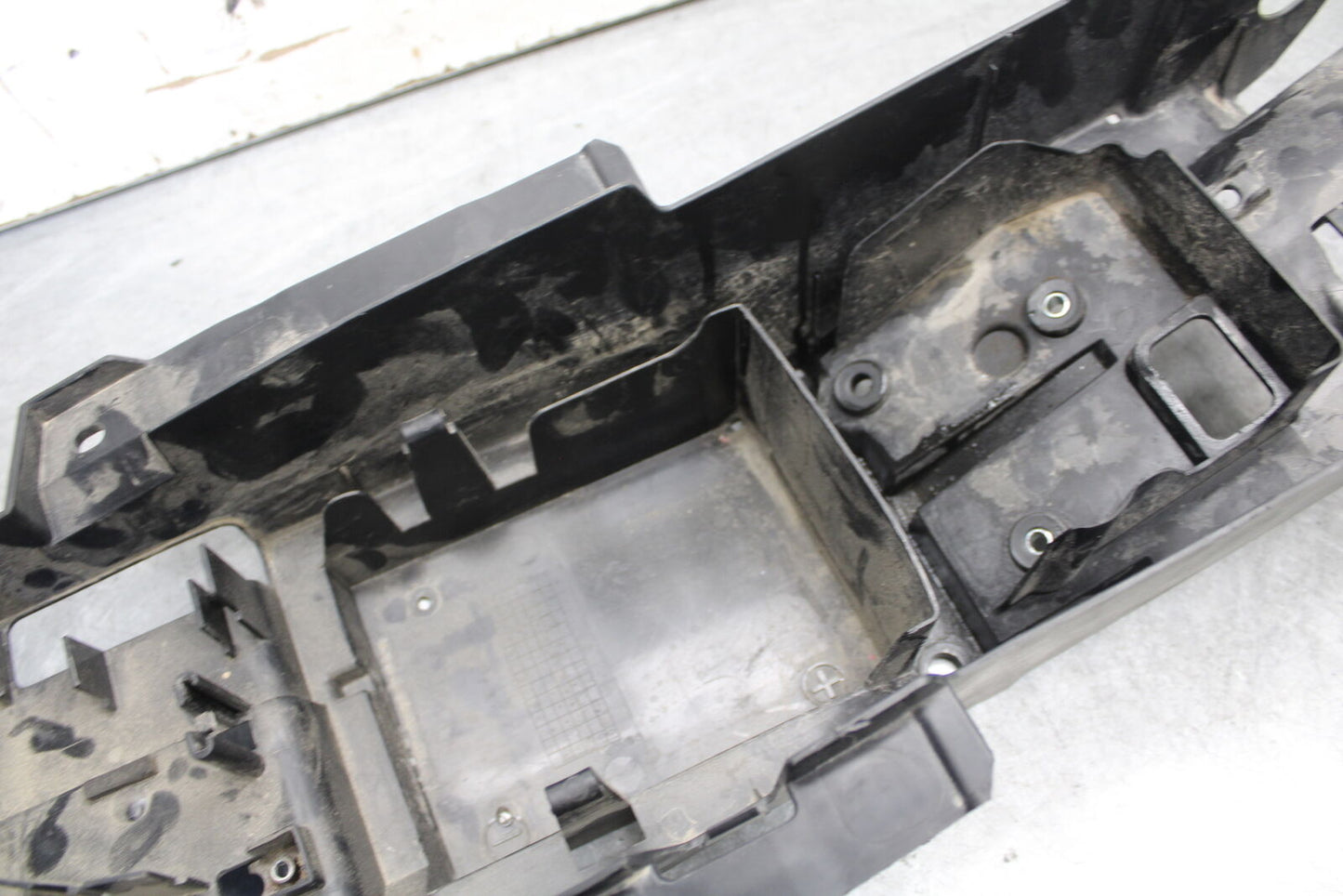 16-21 YAMAHA XSR900 REAR BACK TAIL UNDERTAIL BATTERY TRAY PLASTIC BB664