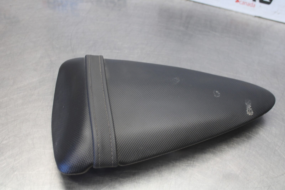 07-08 KAWASAKI NINJA ZX6R REAR PASSENGER TANDEM SEAT PAD SADDLE PILLION BB937