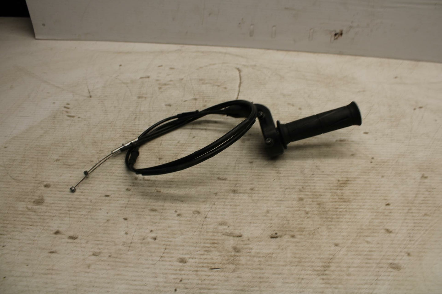 13-18 KAWASAKI NINJA ZX6R THROTTLE CABLE LINE HOUSING GUIDE BB304