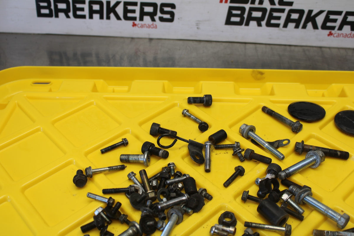 02 KAWASAKI VULCAN 800 VN800B CLASSIC MOUNTING BOLTS HARDWARE BB862