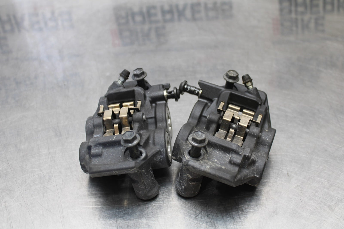 22-25 YAMAHA YZF R7 RIGHT LEFT FRONT BRAKE CALIPER SET PAIR CALIPERS BB182