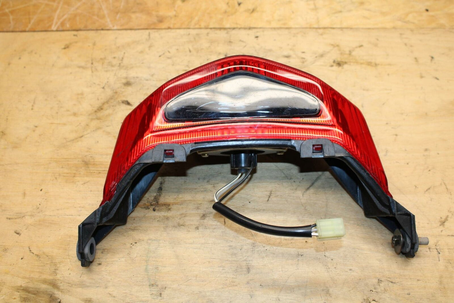 07-12 SUZUKI BANDIT 650S REAR TAIL TAILLIGHT BACK BRAKE LIGHT BB328