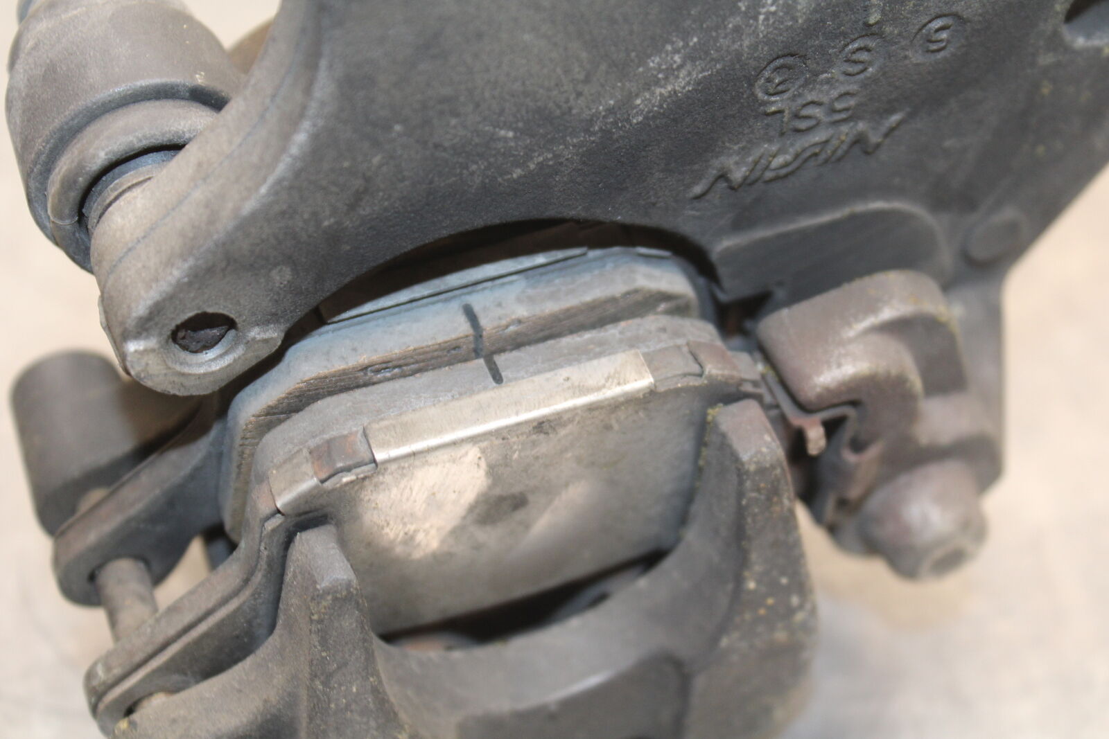 08-09 YAMAHA YZF R6S REAR BACK BRAKE CALIPER W MOUNT BRACKET BB114