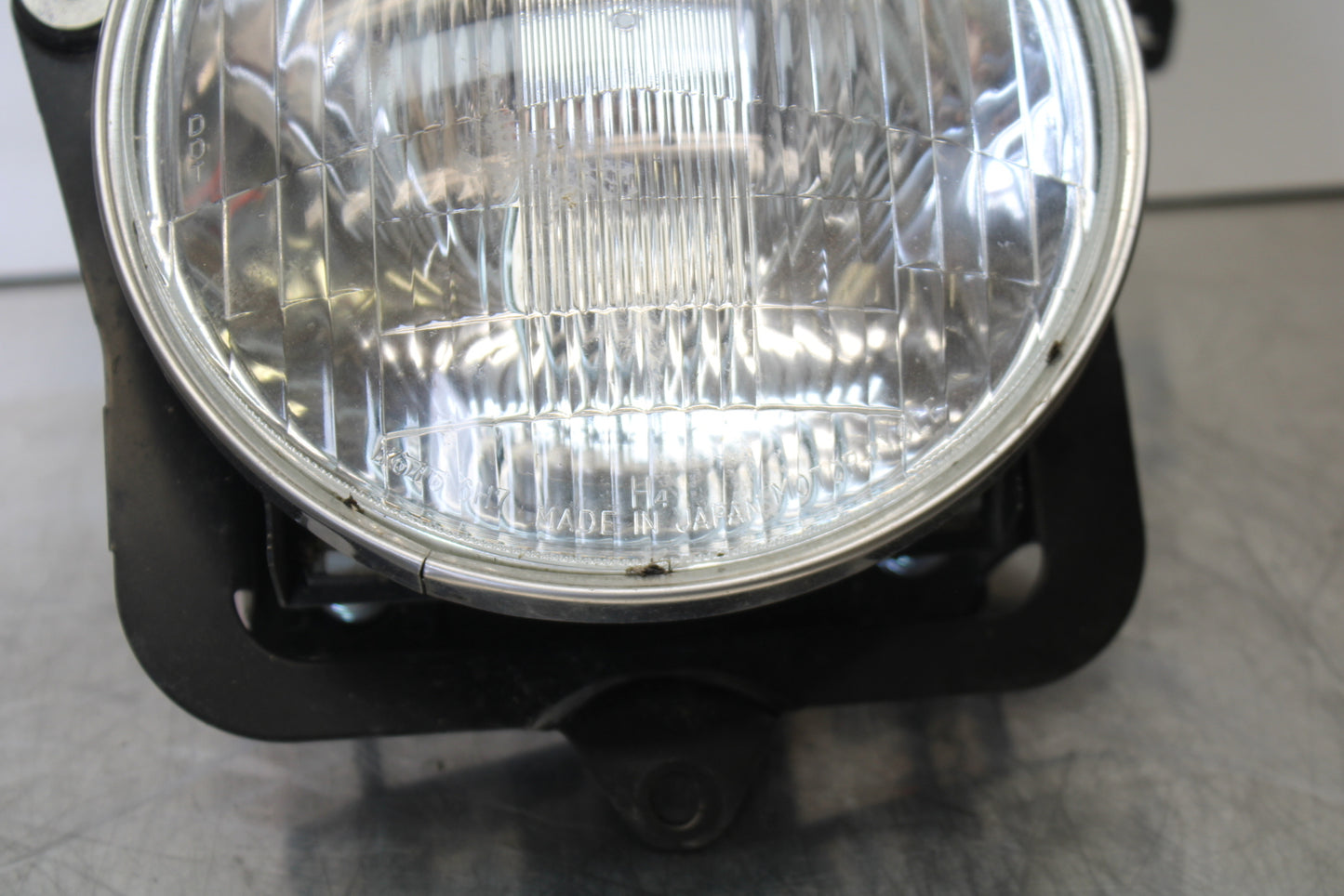 09 YAMAHA ROYAL STAR XVZ1300TF VENTURE SINGLE HEADLIGHT HEAD LAMP LIGHT BB151