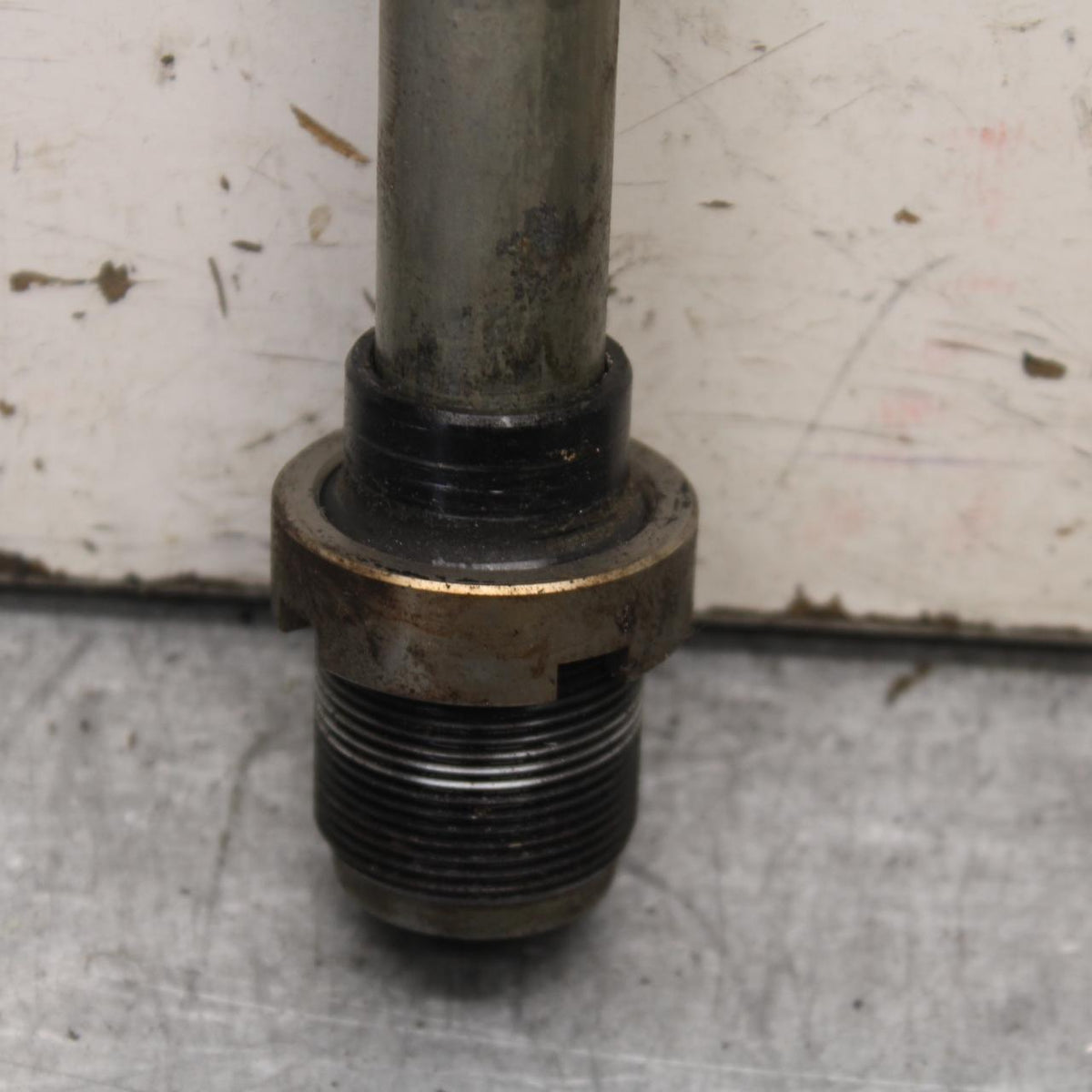 21 KAWASAKI NINJA ZX6R REAR BACK SWINGARM BOLT SUSPENSION PIVOT AXLE BB647
