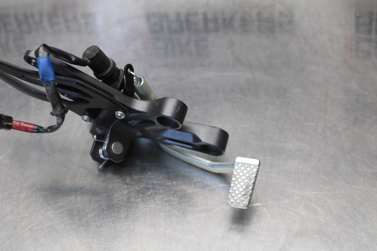 22-25 YAMAHA YZF R7 RIGHT REARSET REAR SET DRIVER FOOT PEG REST STOP BB182