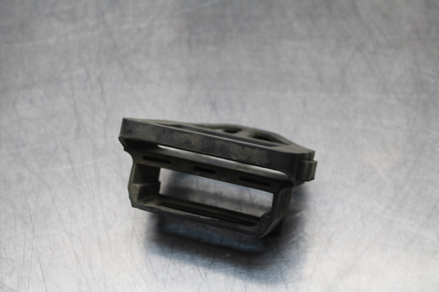 04-05 KAWASAKI NINJA ZX10R ECU ECM RELAY HOLDER BRACKET BB163