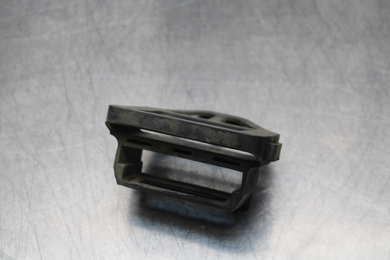 04-05 KAWASAKI NINJA ZX10R ECU ECM RELAY HOLDER BRACKET BB163