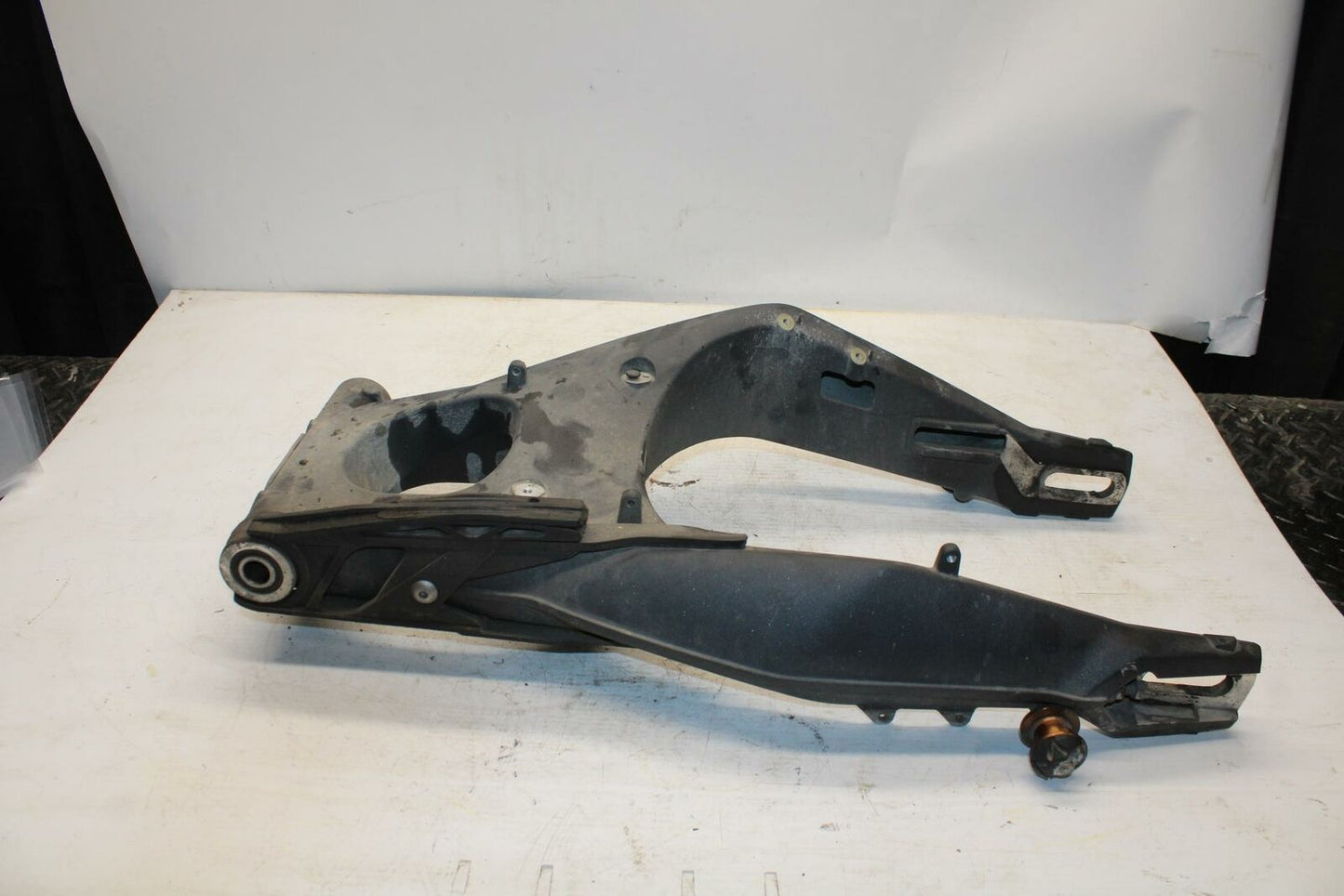 07-16 TRIUMPH STREET TRIPLE REAR SWINGARM BACK SUSPENSION SWING ARM BB361