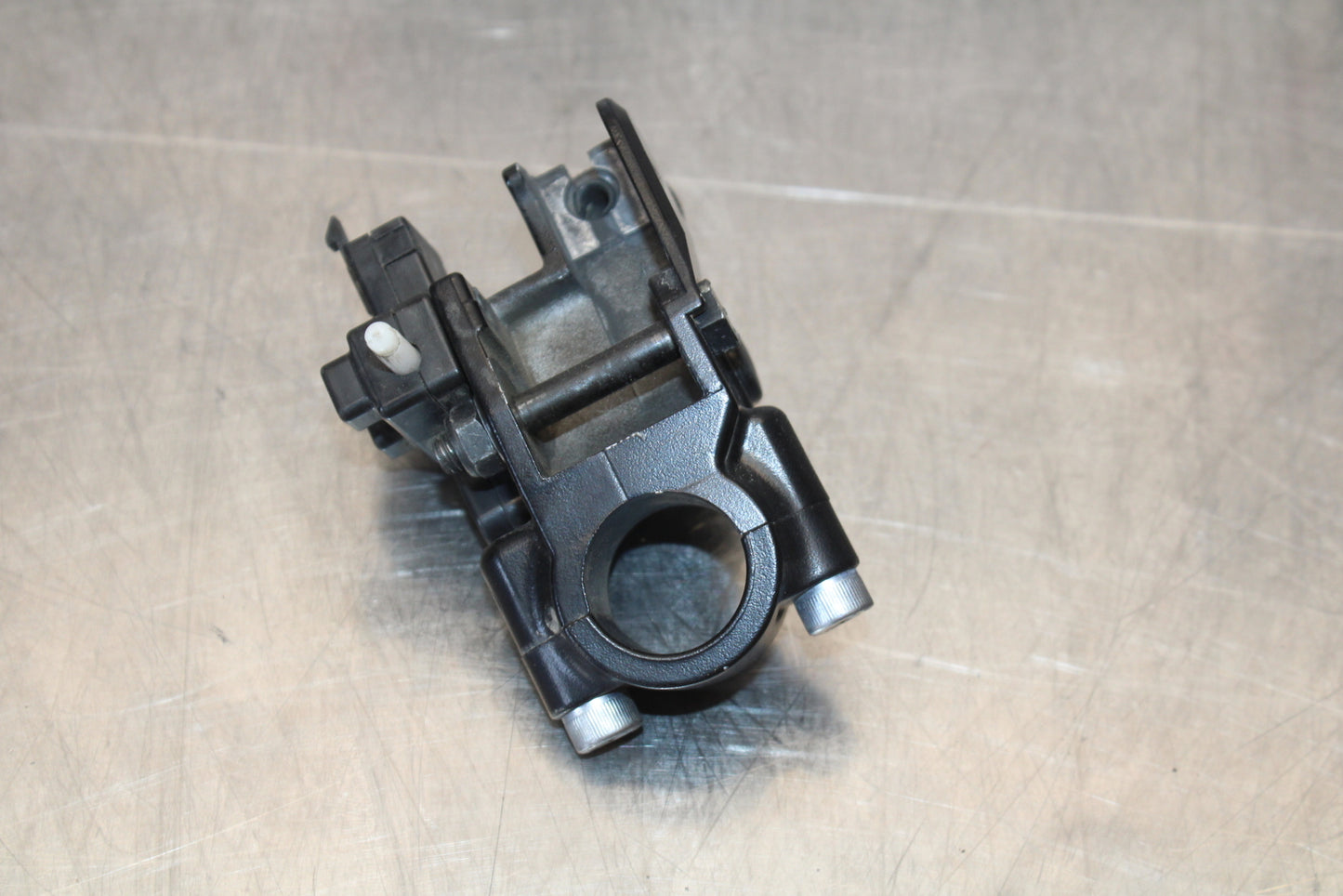 21 KAWASAKI NINJA ZX6R CLUTCH LEVER PERCH MOUNT BRACKET BB647