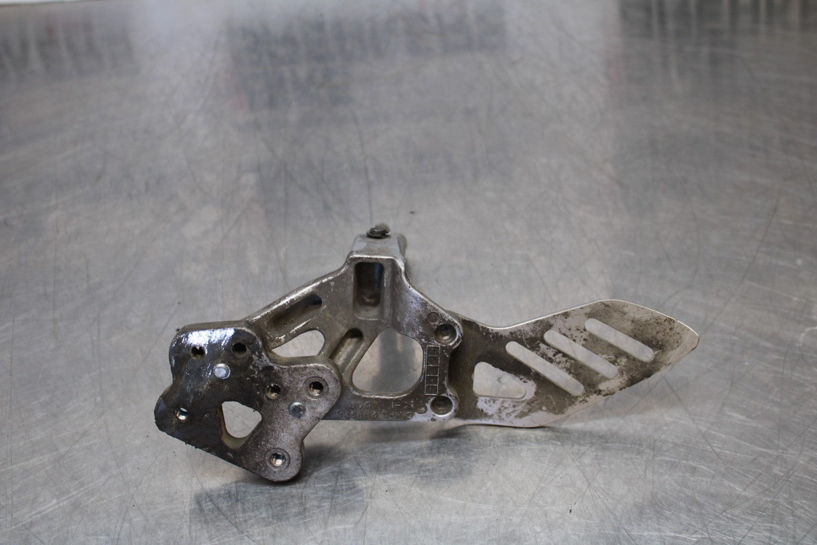 06-07 SUZUKI GSXR 600 LEFT REARSET REAR SET DRIVER FOOT PEG REST STOP BB170