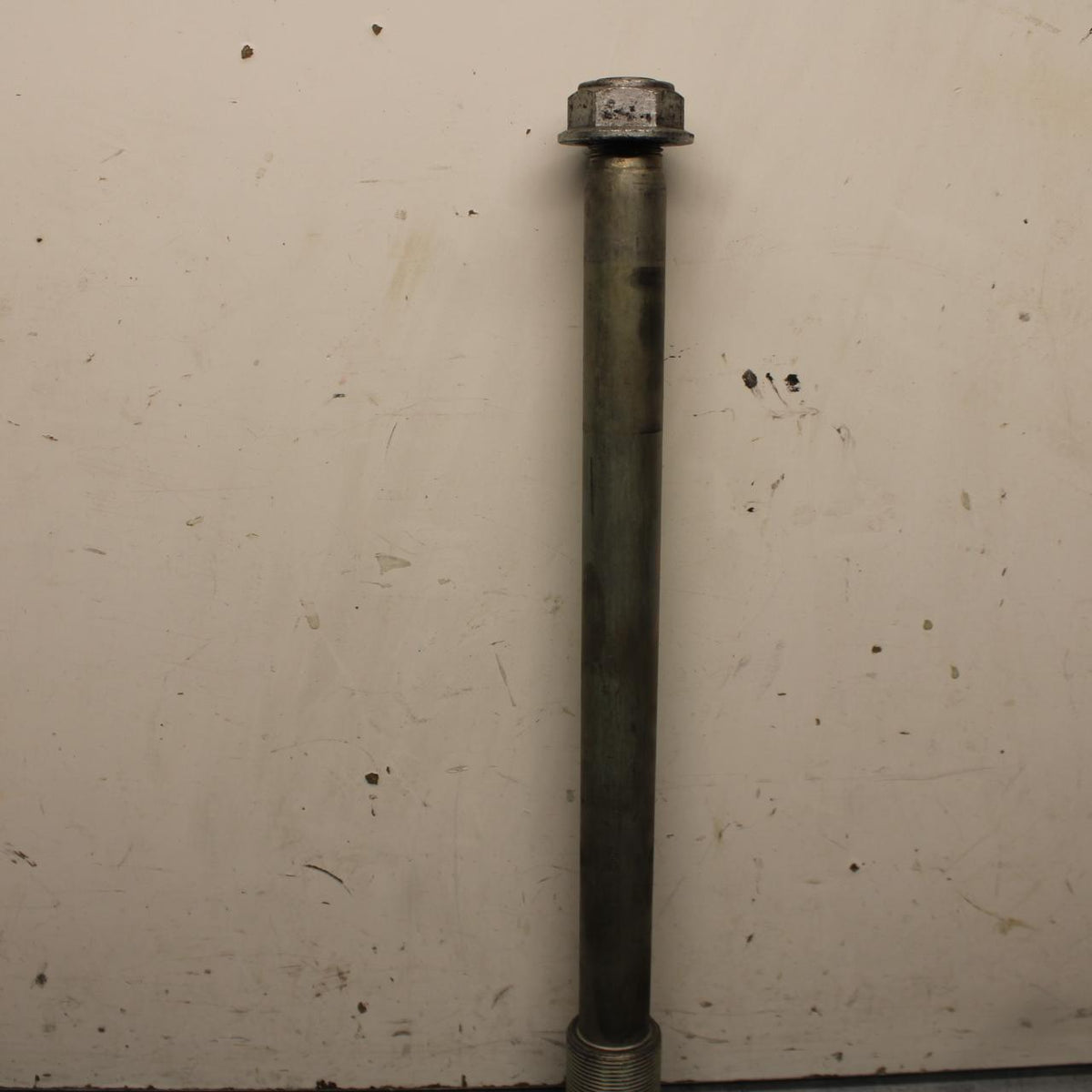 2011 Suzuki GSXR600 REAR BACK SWINGARM BOLT SUSPENSION PIVOT AXLE BB94