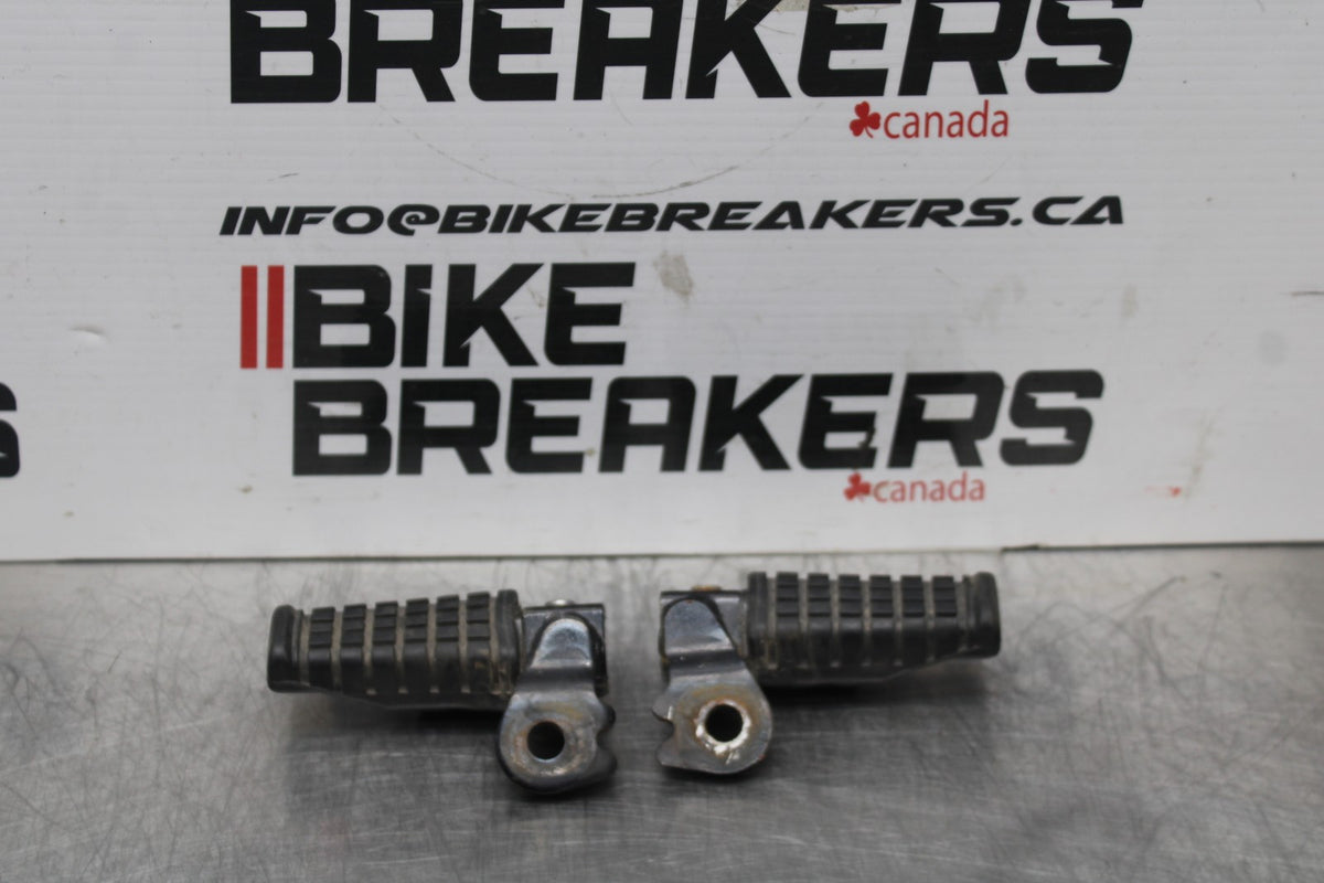 96 KAWASAKI NINJA 500 EX500A REAR BACK PASSENGER PEG SET PAIR BB768