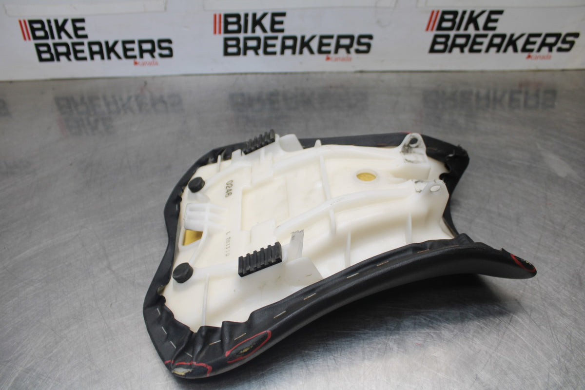 13-18 KAWASAKI NINJA ZX6R FRONT DRIVERS SEAT PAD SADDLE PILLION BB915