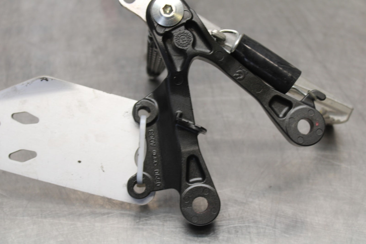 21-23 KAWASAKI NINJA ZX6R RIGHT REARSET REAR SET DRIVER FOOT PEG REST STOP BB179