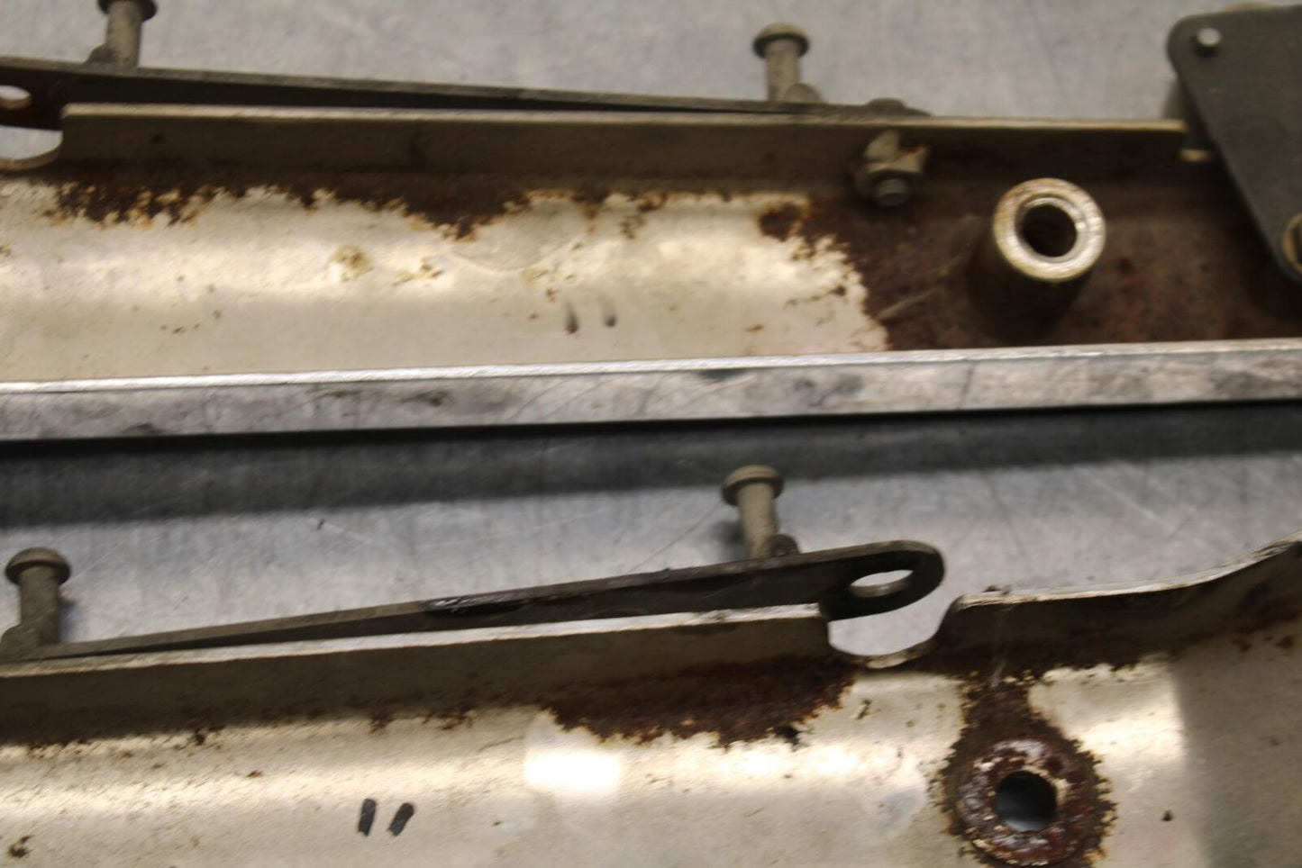 2005 Kawasaki Vulcan 1500 VN1500N Classic REAR BACK FENDER SUPPORT FRAME BB576